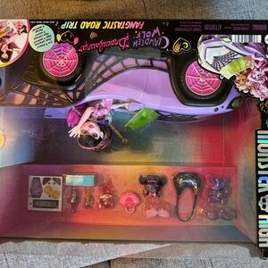 Monster High Doll with Purple Car and Accessories Fantastic Road Trip brand new
